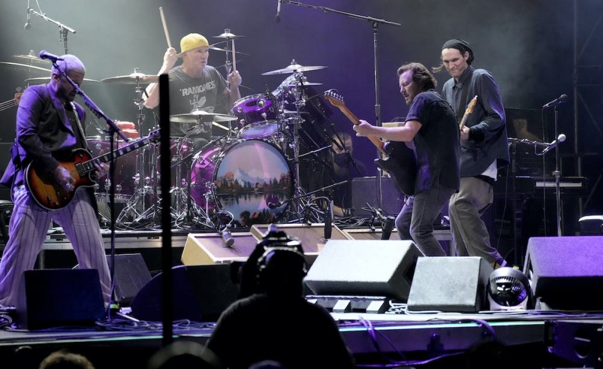 Josh Klinghoffer et Chad Smith font leur retour... avec Eddie Vedder !