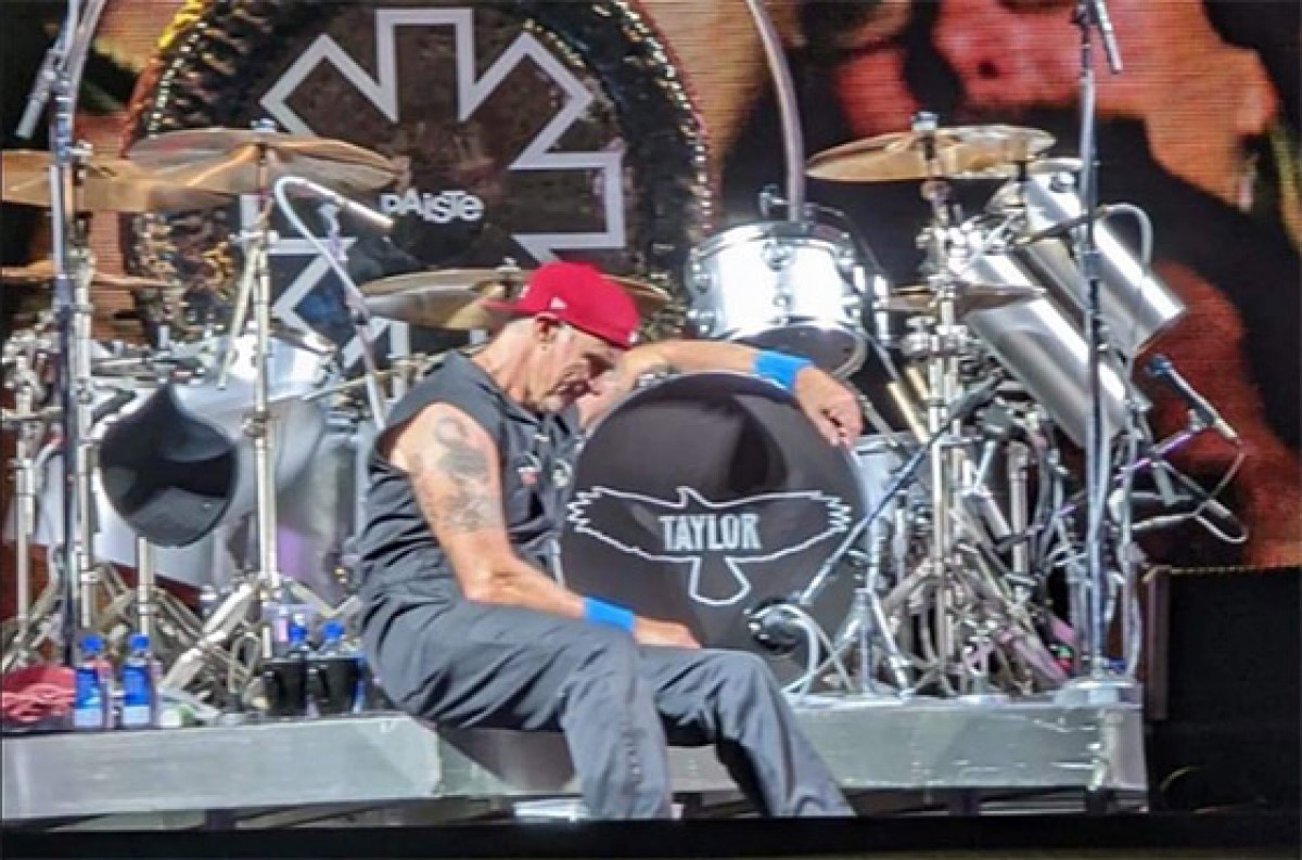 Chad Smith rend hommage à Taylor Hawkins