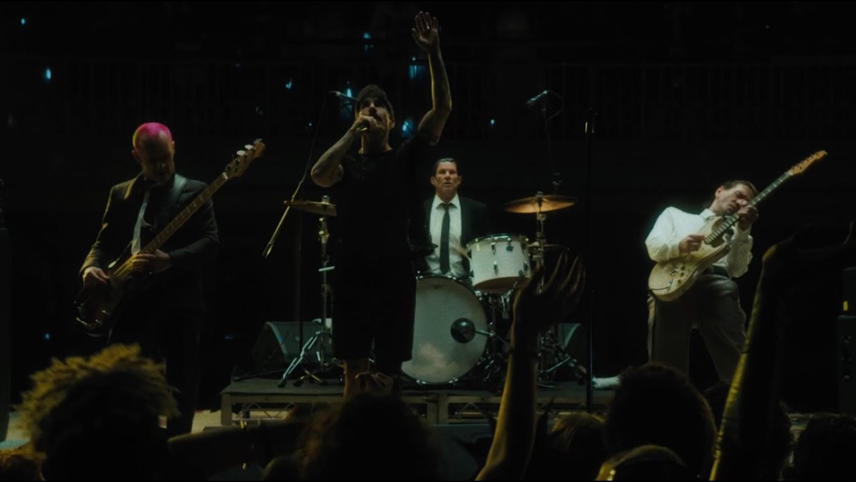 Les Red Hot Chili Peppers dévoilent le clip de The Drummer !