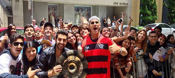 Chad Smith maladroit avec les supporters de Flamengo